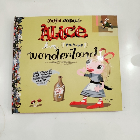 ✨ 4/$15 Alice in Wonderland Pop-Up Book - Picture 2 of 4